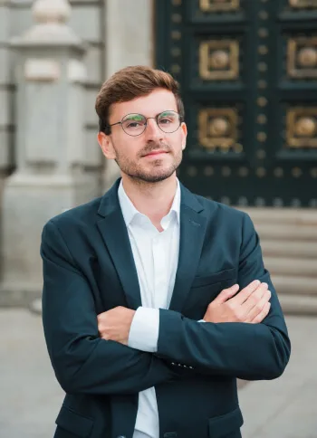 Our Financial Experts The Team  Member Solution. - 华体会